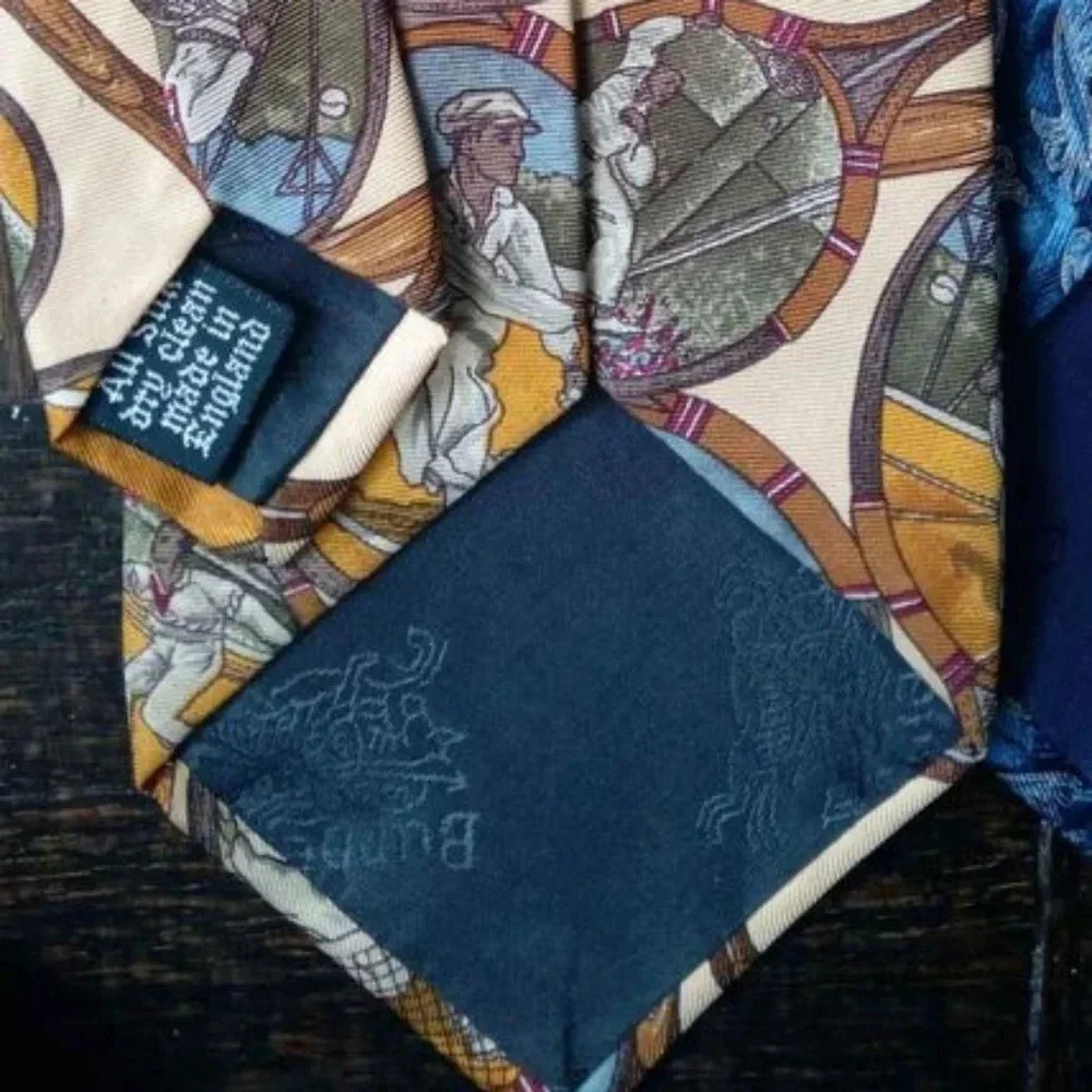Vintage silk Burberrys tie - Picture 2 of 2